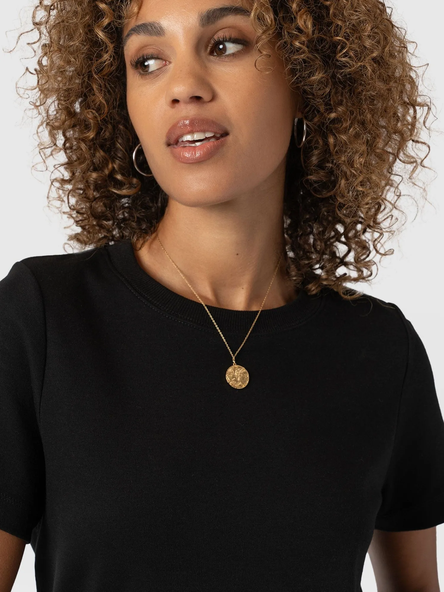 Best Saint and Sofia Chelsea Crew Neck Tee - Black