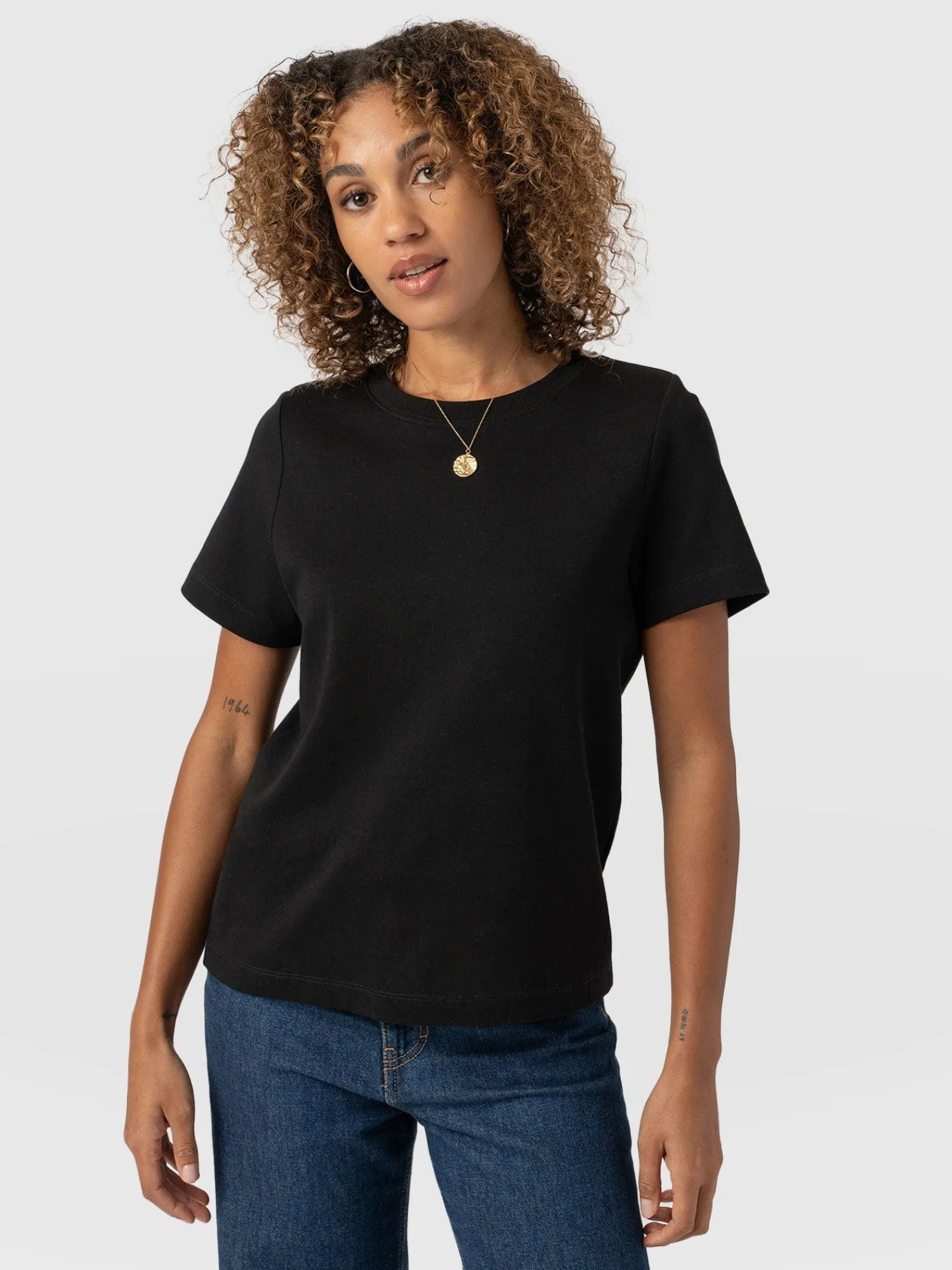 Best Saint and Sofia Chelsea Crew Neck Tee - Black
