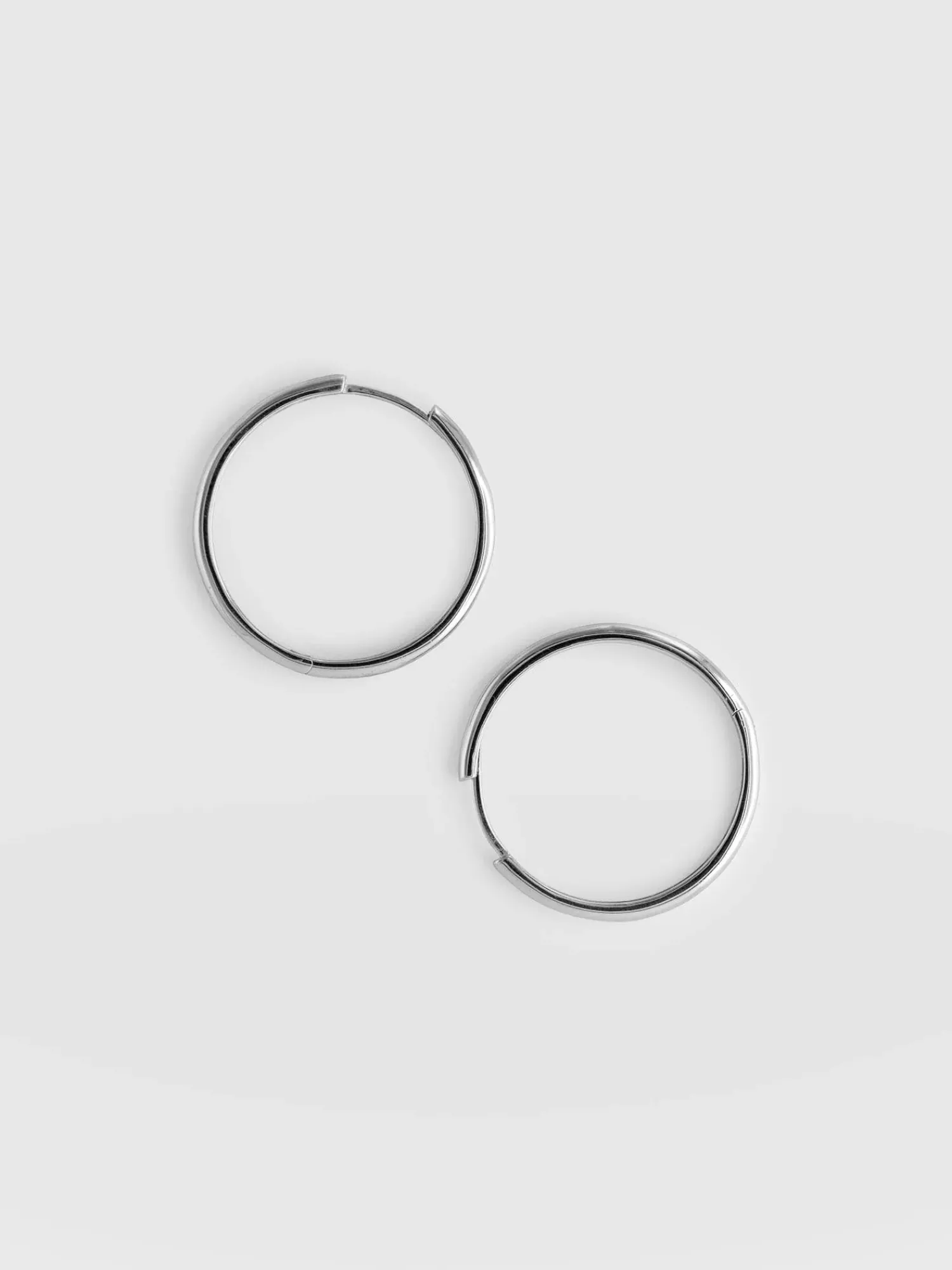 Sale Saint and Sofia Classic Hoop Earrings - Silver
