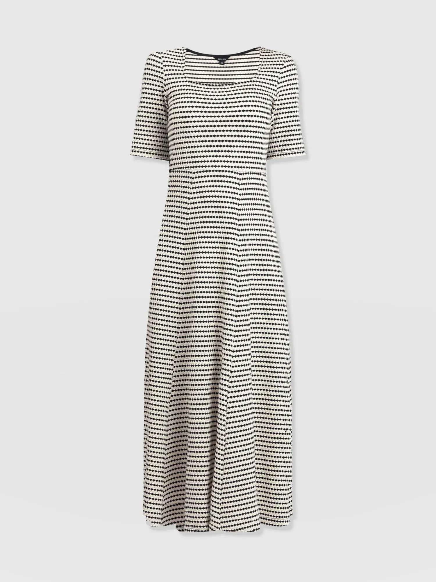 Clearance Saint and Sofia Darcey Short Sleeve Flared Dress - Monochrome Jacquard