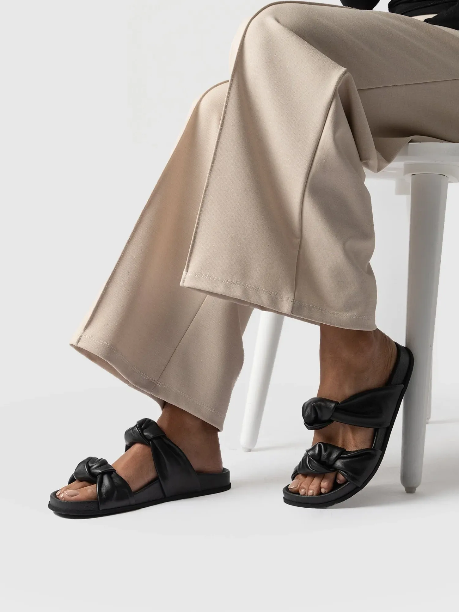 Discount Saint and Sofia Kingston Knot Sandal - Black